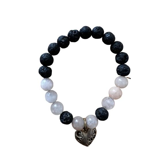 Pair of Black and White Stone and Heart Pendant Stretch Bracelets - Picture 3 of 6